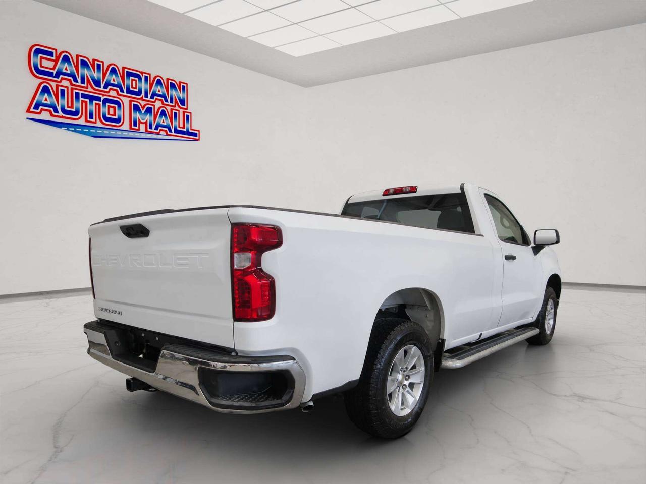 2024 Chevrolet Silverado 1500 5.3L V8, 2WD LONG BOX, A/C, APPLE/ANDROID, 46K! Photo
