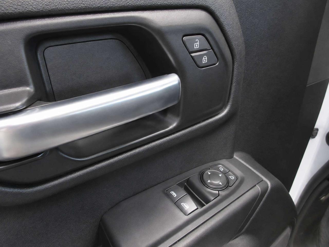 2024 Chevrolet Silverado 1500 5.3L V8, 2WD LONG BOX, A/C, APPLE/ANDROID, 46K! Photo