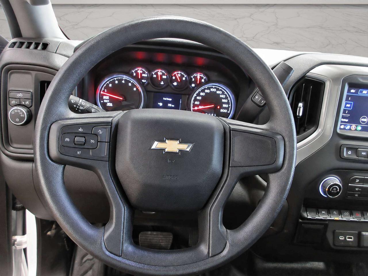 2024 Chevrolet Silverado 1500 5.3L V8, 2WD LONG BOX, A/C, APPLE/ANDROID, 46K! Photo