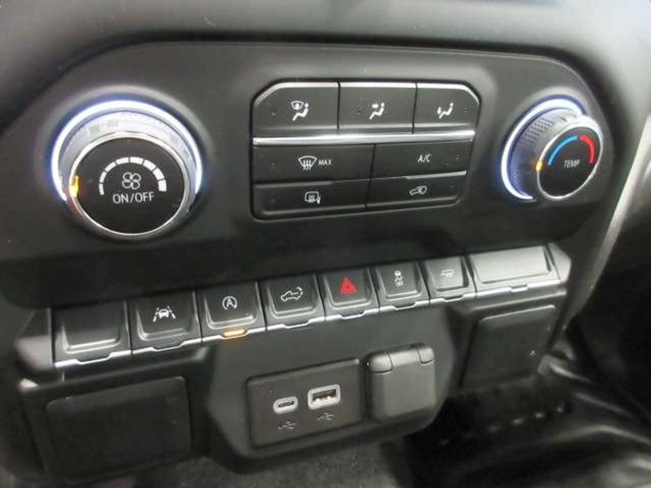 2024 Chevrolet Silverado 1500 5.3L V8, 2WD LONG BOX, A/C, APPLE/ANDROID, 46K! Photo