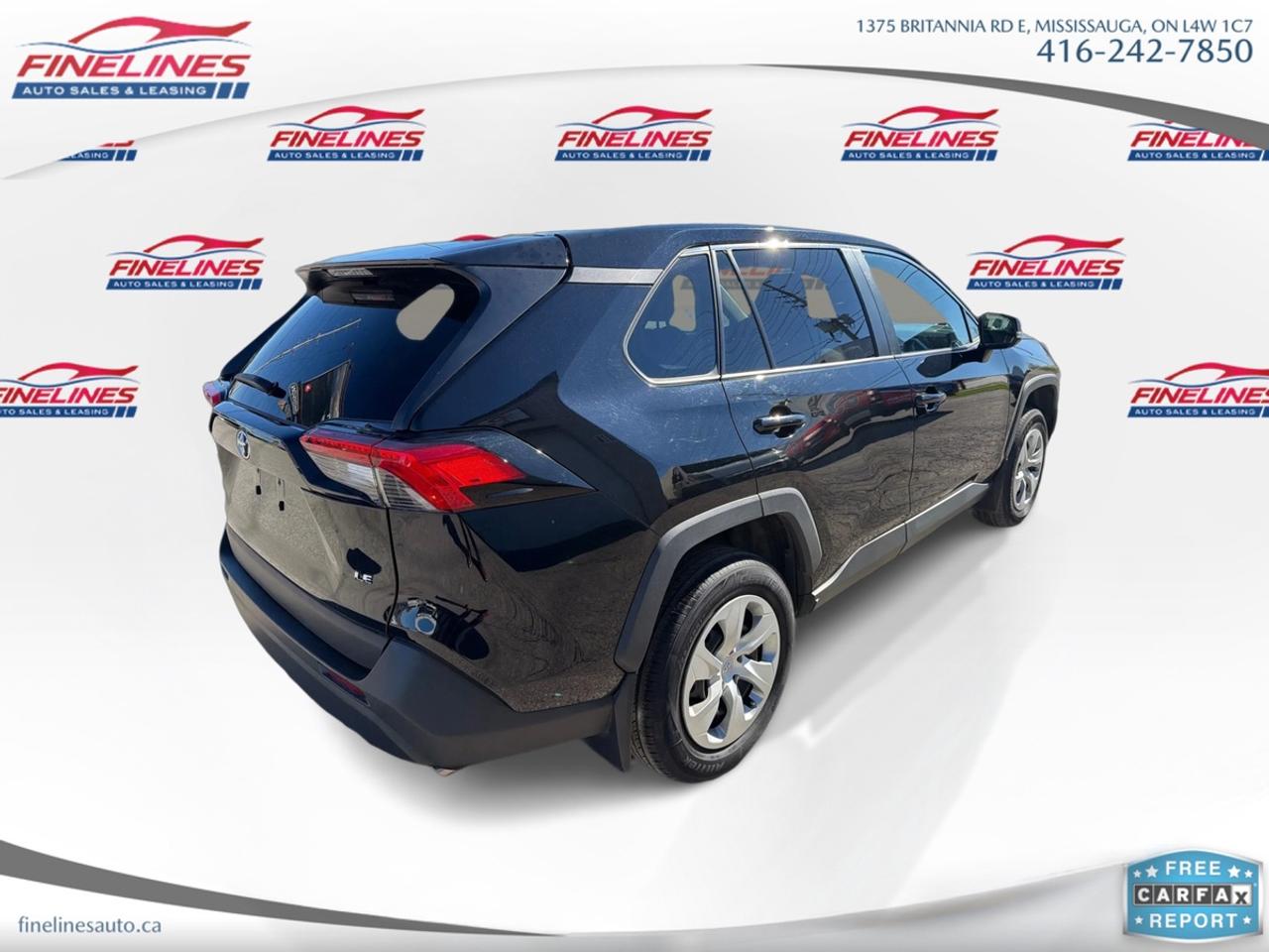 2022 Toyota RAV4 LE Photo4