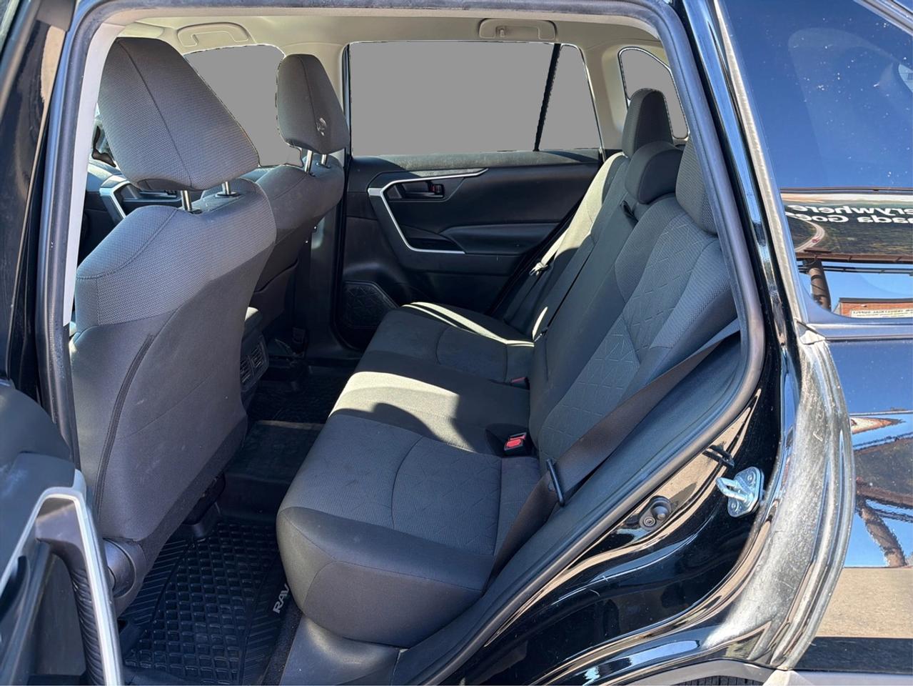 2022 Toyota RAV4 LE Photo