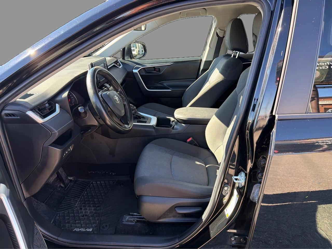 2022 Toyota RAV4 LE Photo
