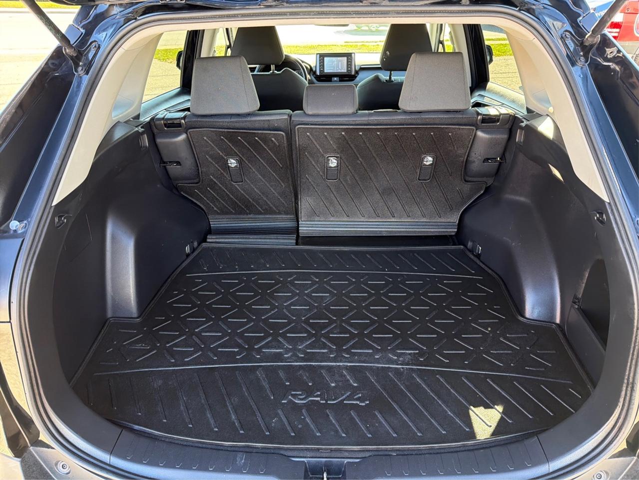 2022 Toyota RAV4 LE Photo