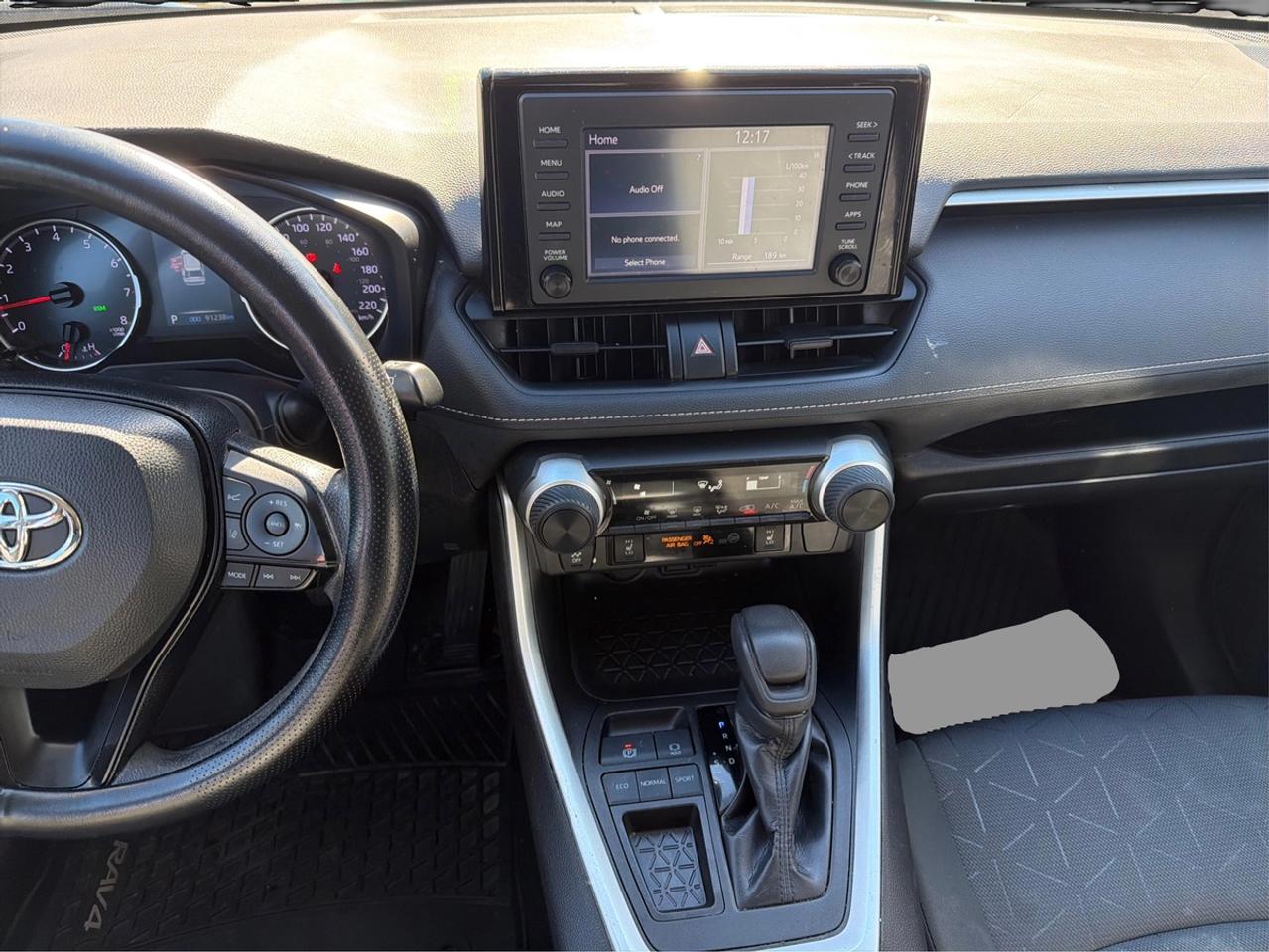 2022 Toyota RAV4 LE Photo