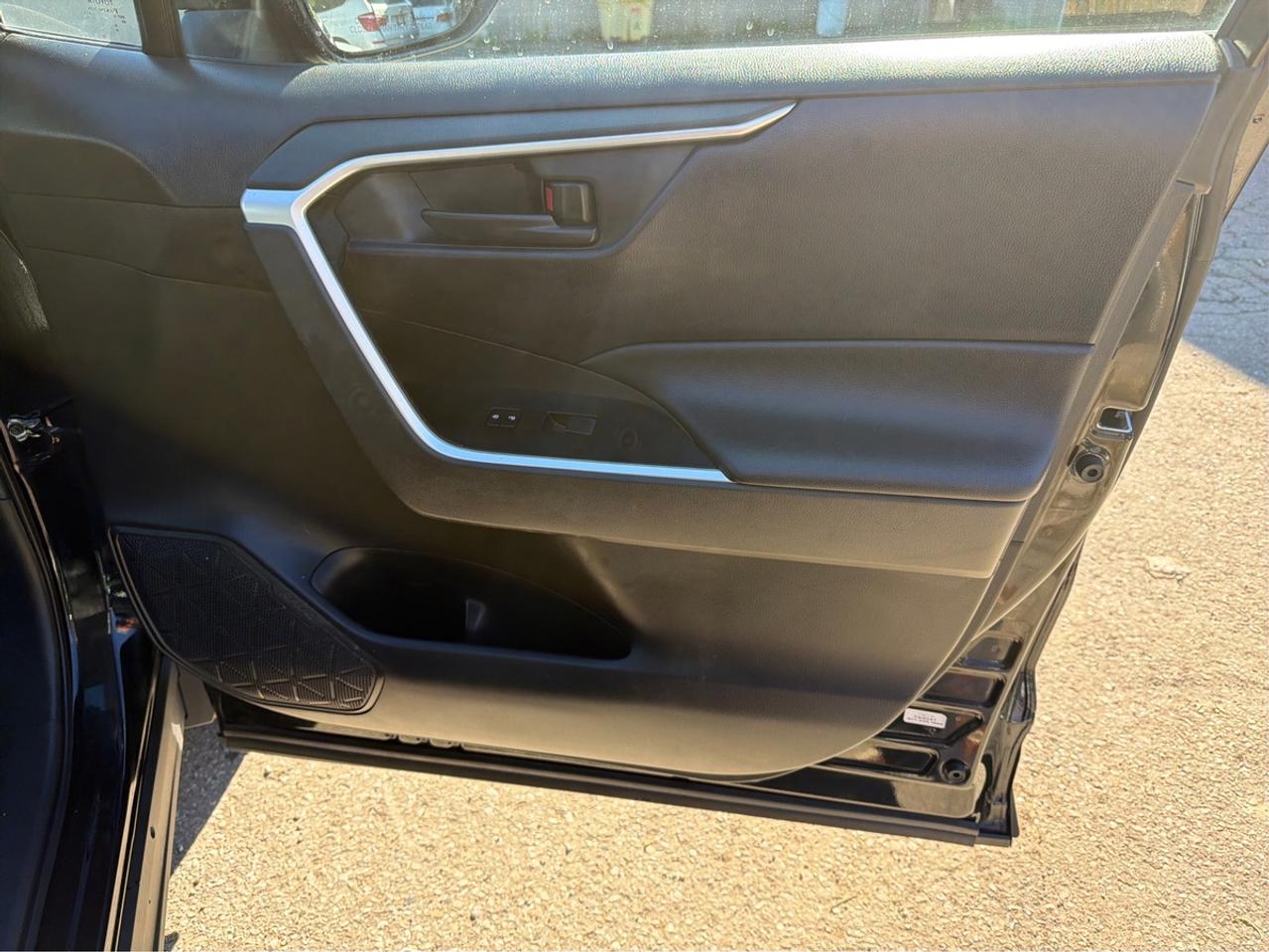 2022 Toyota RAV4 LE Photo