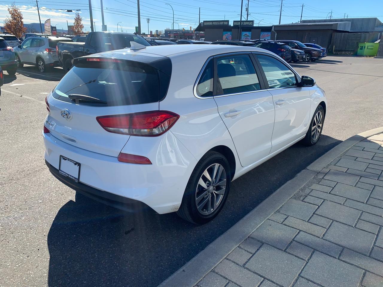 2020 Hyundai Elantra GT Preferred 4dr Hatchback Photo4