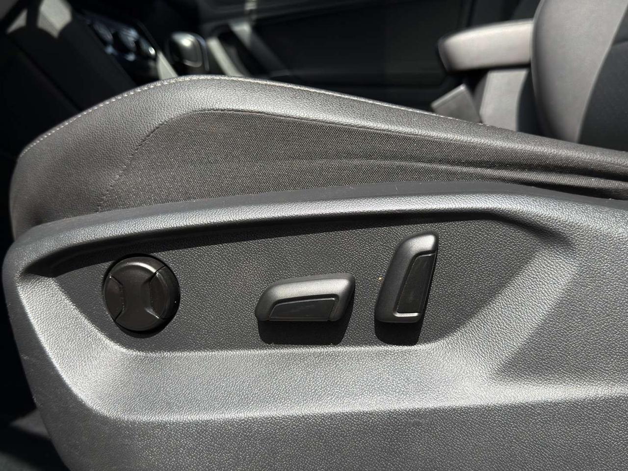 2020 Volkswagen Tiguan COMFORTLINE 4MOTION   Leather   Pano Roof   Htd Seats Photo