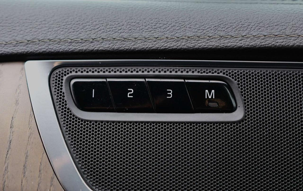 2020 Volvo XC90 T6-AWD-INSCRIPTION-7PASS/360CAM/NAV/ADAPT CRUISE/BLIS/HUD/FCW/LKA/LEATHER/H&C SEATS/CARPLAY/KEYLESS/PANOROOF Photo