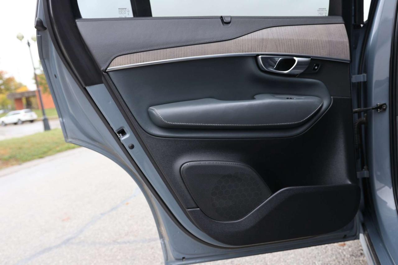 2020 Volvo XC90 T6-AWD-INSCRIPTION-7PASS/360CAM/NAV/ADAPT CRUISE/BLIS/HUD/FCW/LKA/LEATHER/H&C SEATS/CARPLAY/KEYLESS/PANOROOF Photo