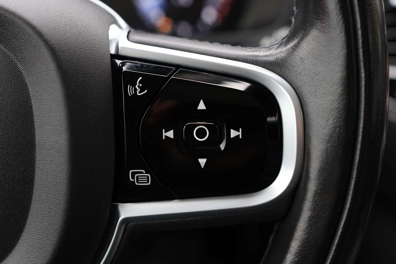 2020 Volvo XC90 T6-AWD-INSCRIPTION-7PASS/360CAM/NAV/ADAPT CRUISE/BLIS/HUD/FCW/LKA/LEATHER/H&C SEATS/CARPLAY/KEYLESS/PANOROOF Photo