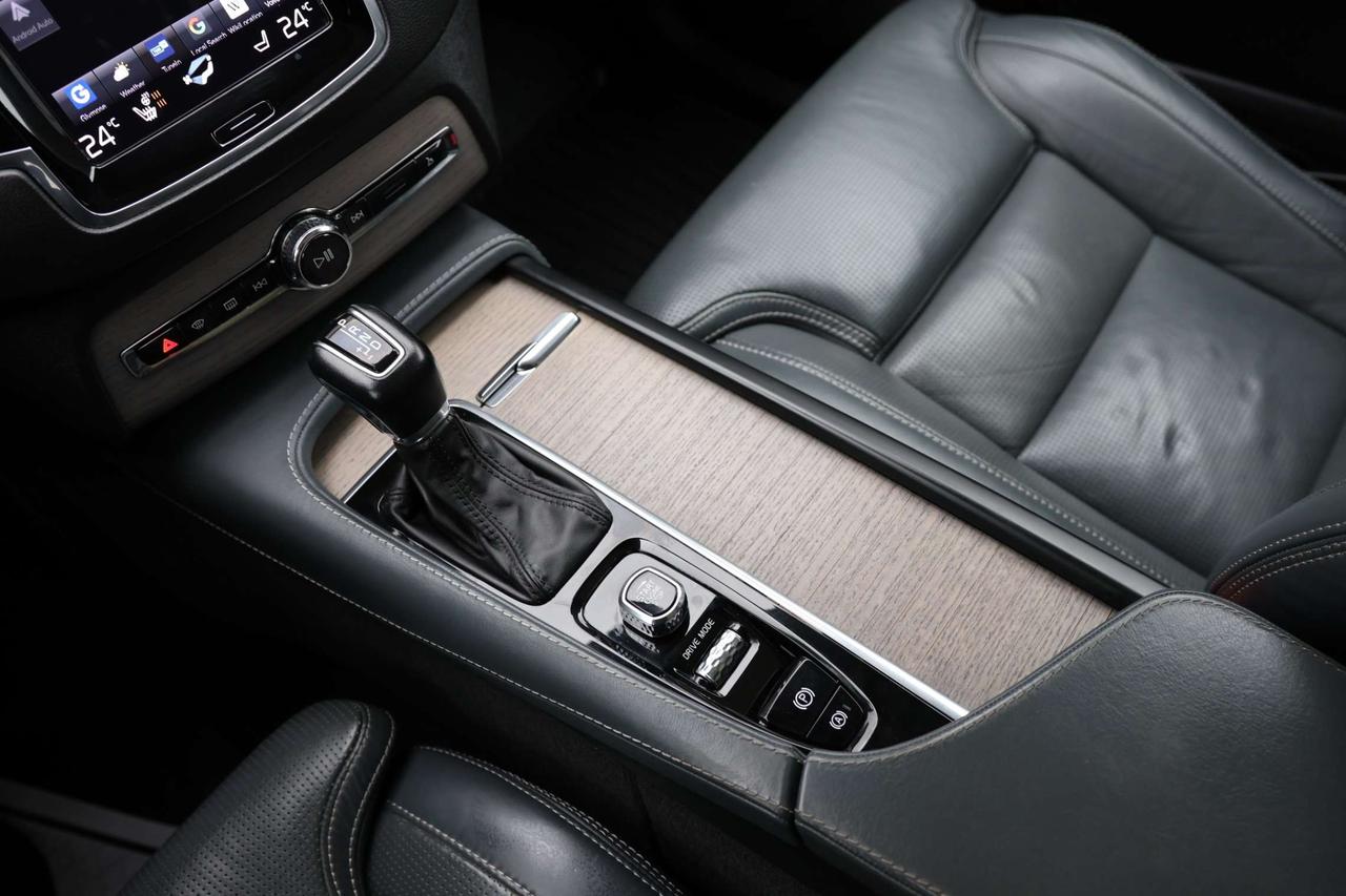 2020 Volvo XC90 T6-AWD-INSCRIPTION-7PASS/360CAM/NAV/ADAPT CRUISE/BLIS/HUD/FCW/LKA/LEATHER/H&C SEATS/CARPLAY/KEYLESS/PANOROOF Photo