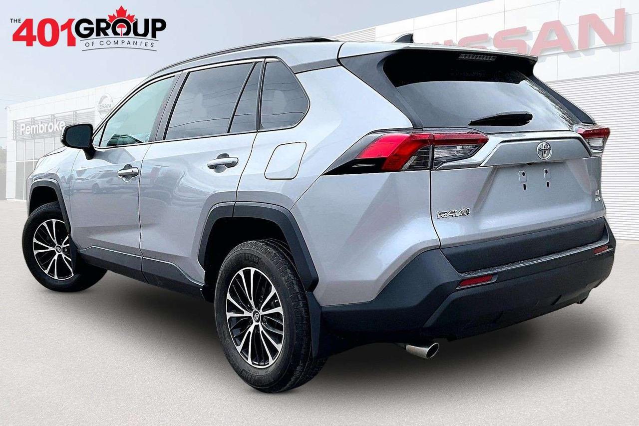 2019 Toyota RAV4 LE Photo3