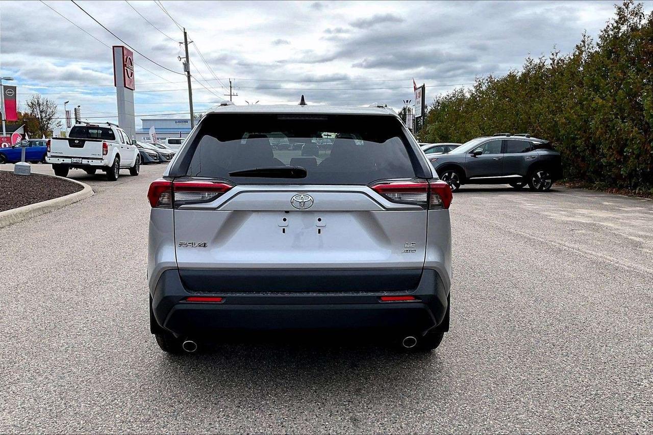 2019 Toyota RAV4 LE Photo