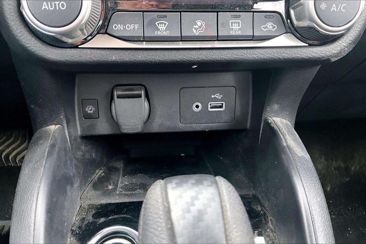 2024 Nissan Versa SC FWD /CARPLAY / BACK UP CAMERA Photo