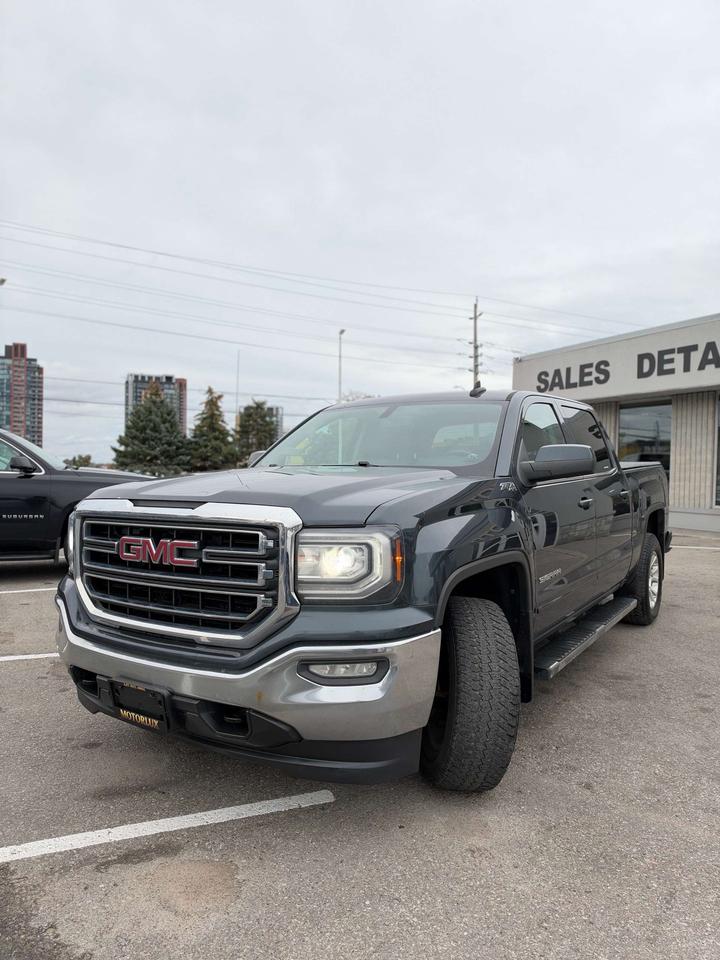 2017 GMC Sierra 1500 4WD Crew Cab SLE Photo3