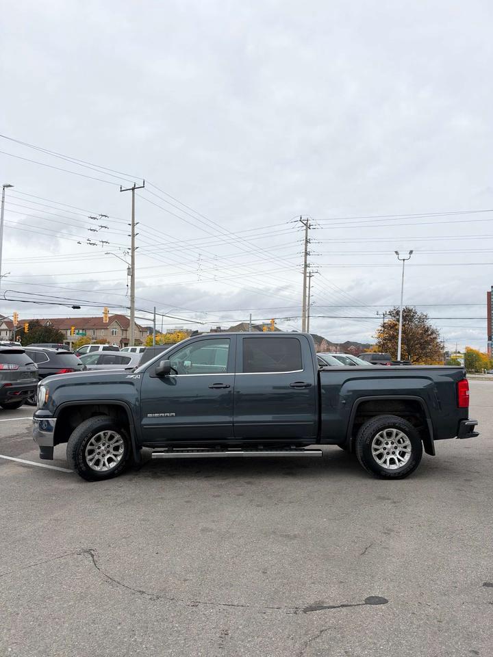 2017 GMC Sierra 1500 4WD Crew Cab SLE Photo4