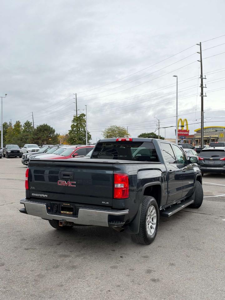 2017 GMC Sierra 1500 4WD Crew Cab SLE Photo