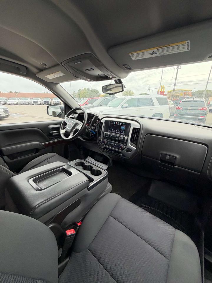 2017 GMC Sierra 1500 4WD Crew Cab SLE Photo