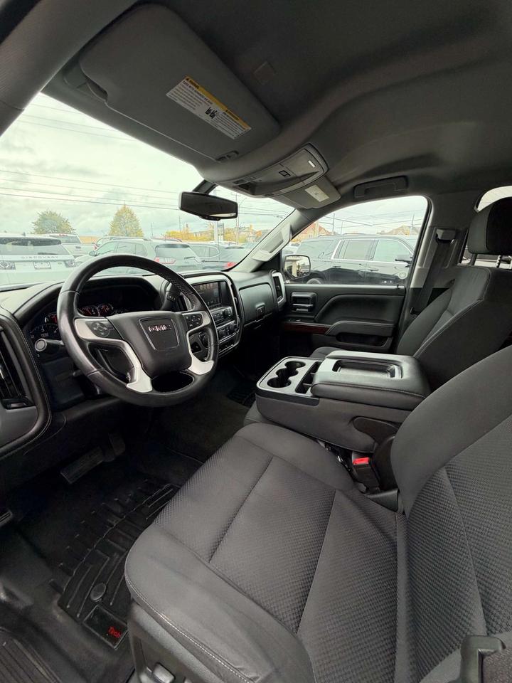 2017 GMC Sierra 1500 4WD Crew Cab SLE Photo