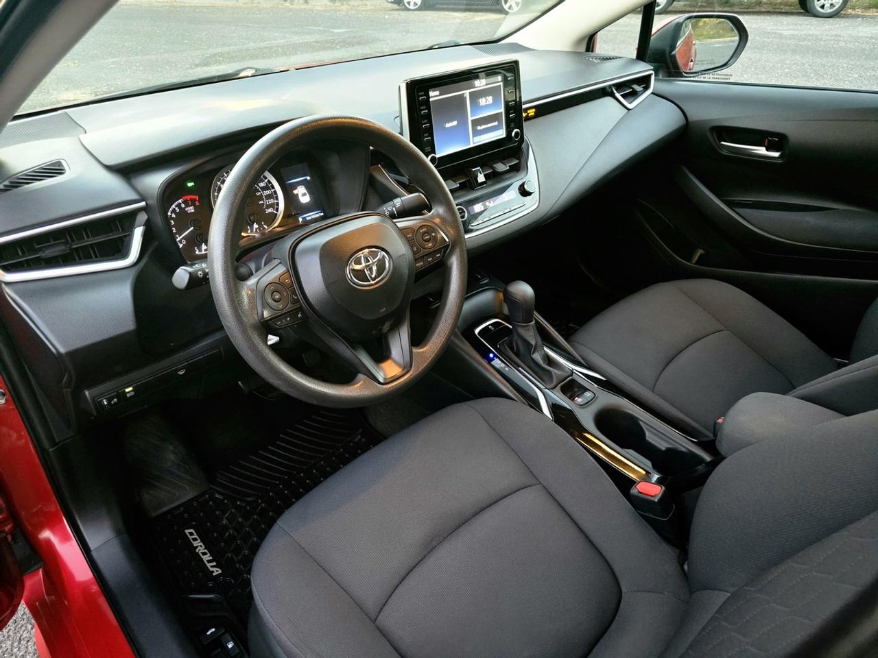 2020 Toyota Corolla LE Photo