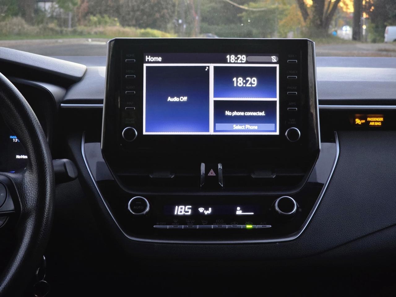 2020 Toyota Corolla LE Photo