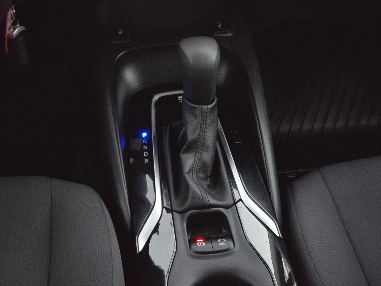 2020 Toyota Corolla LE Photo