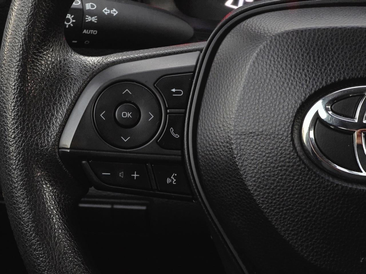 2020 Toyota Corolla LE Photo