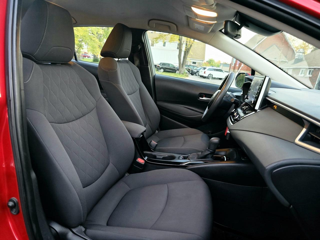 2020 Toyota Corolla LE Photo