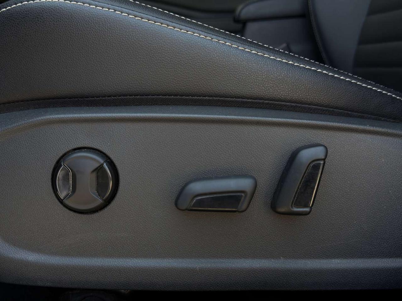 2023 Volkswagen Jetta Comfortline Sport   Leather   Sunroof   Ambient Lighting Photo