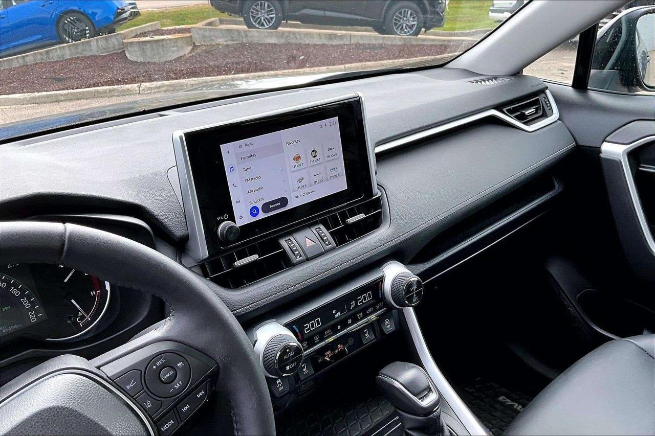 2024 Toyota RAV4 XLE PREMIUM / LEATHER / AWD / 1 OWNER Photo