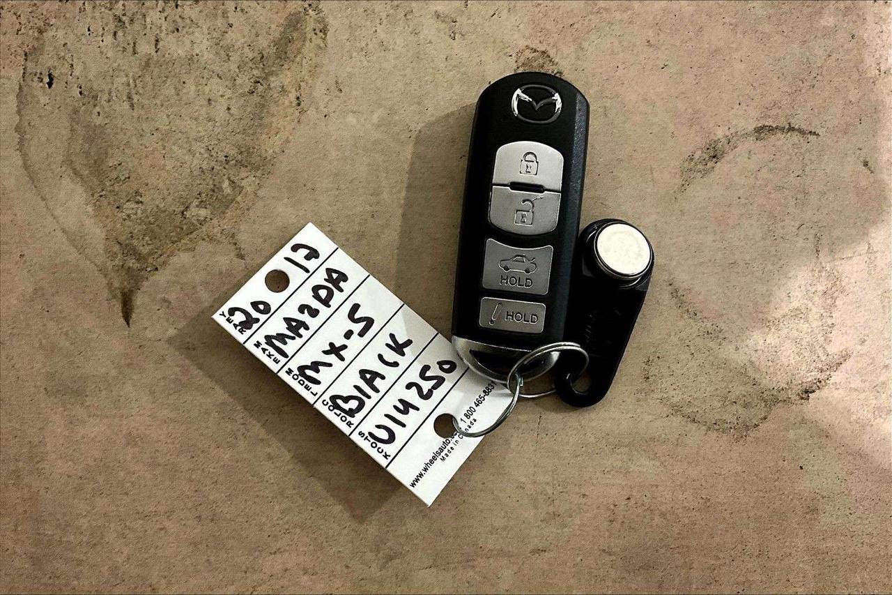 2017 Mazda Others 2DR RETRACTABLE FASTBACK AUTO GS Photo