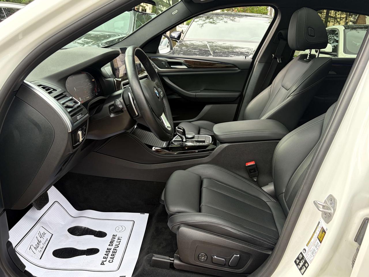 2025 BMW X4 PREMIUM ESSENTIAL,CARPLAY, HEADS UP DISPLAY, NAVI Photo