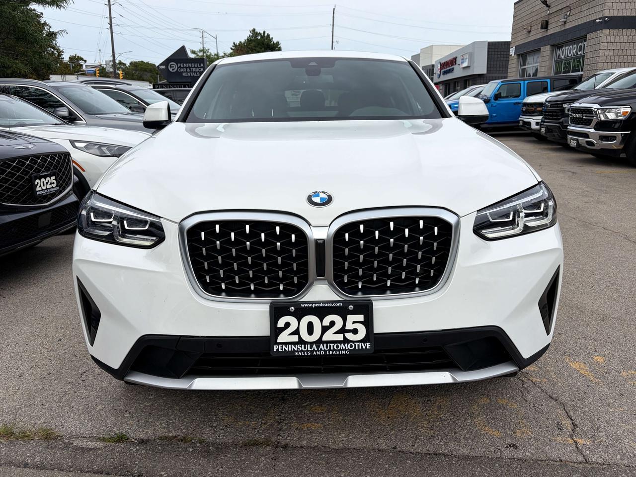 2025 BMW X4 PREMIUM ESSENTIAL,CARPLAY, HEADS UP DISPLAY, NAVI Photo