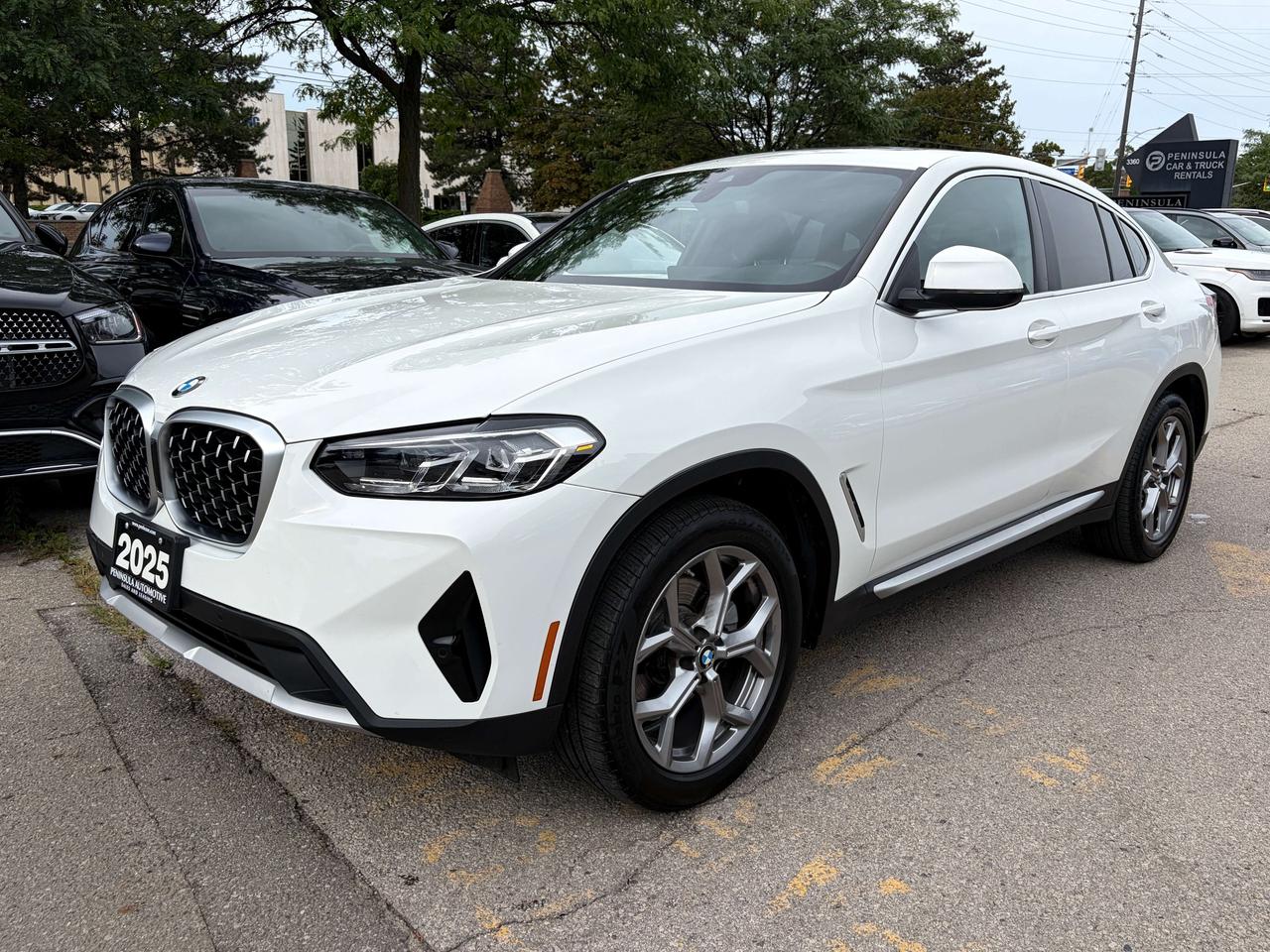 2025 BMW X4 PREMIUM ESSENTIAL,CARPLAY, HEADS UP DISPLAY, NAVI Photo