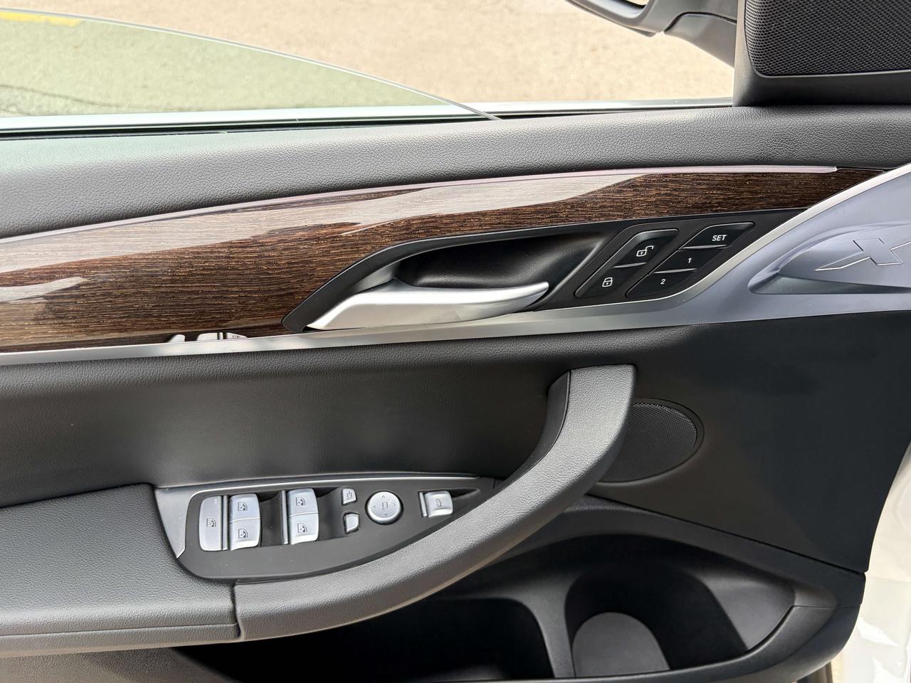 2025 BMW X4 PREMIUM ESSENTIAL,CARPLAY, HEADS UP DISPLAY, NAVI Photo