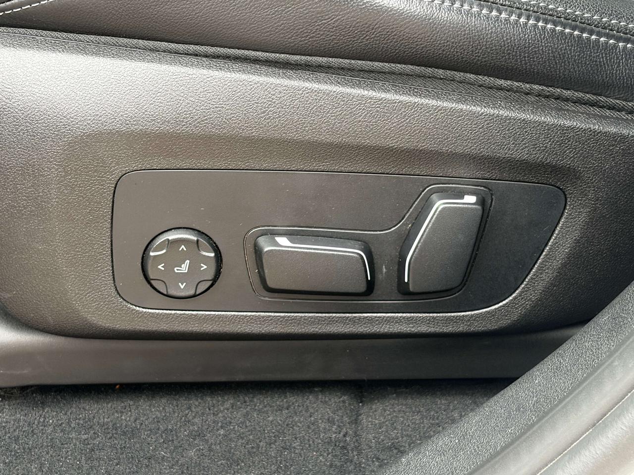 2025 BMW X4 PREMIUM ESSENTIAL,CARPLAY, HEADS UP DISPLAY, NAVI Photo