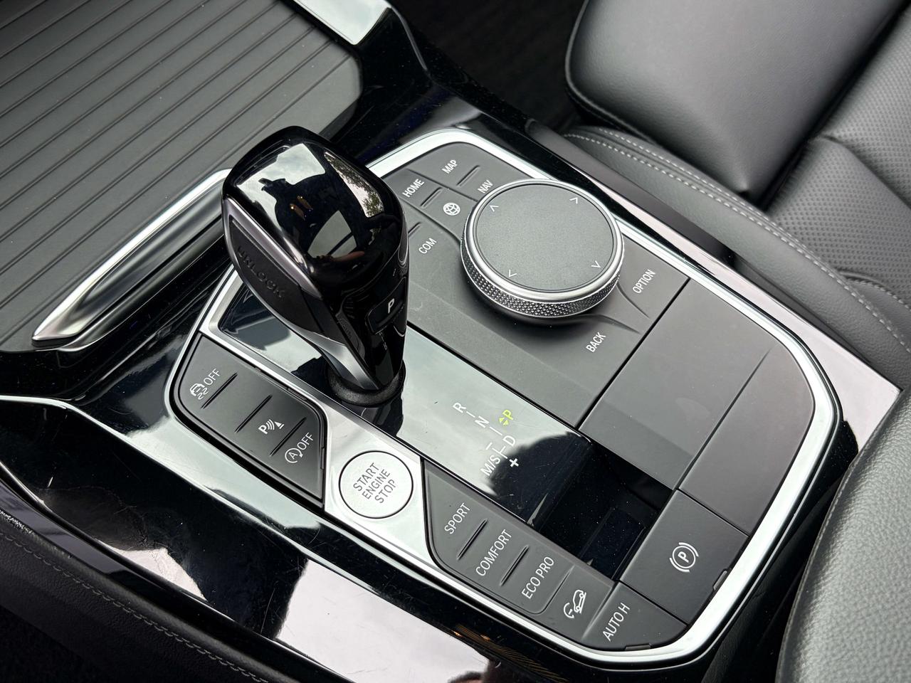 2025 BMW X4 PREMIUM ESSENTIAL,CARPLAY, HEADS UP DISPLAY, NAVI Photo
