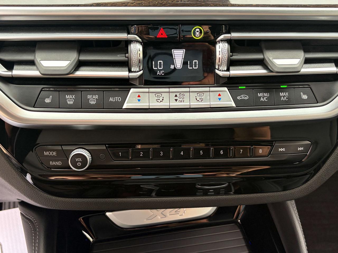 2025 BMW X4 PREMIUM ESSENTIAL,CARPLAY, HEADS UP DISPLAY, NAVI Photo