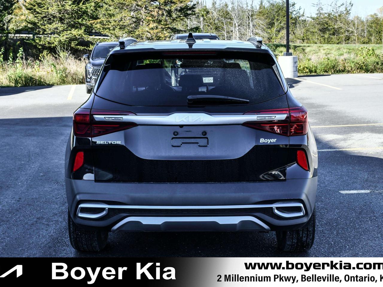 2023 Kia Seltos SX Turbo AWD w/Burgundy Interior Photo