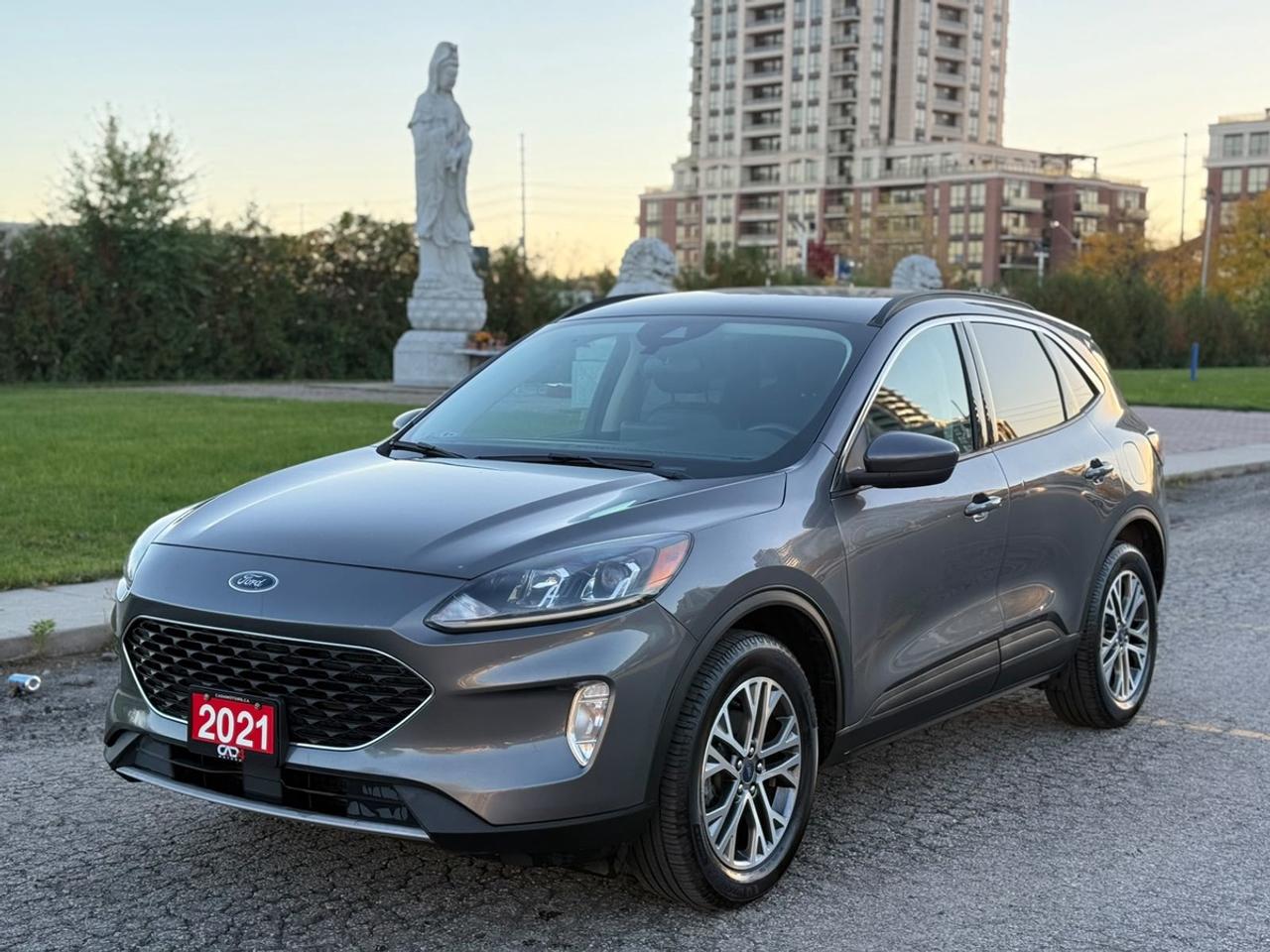 2021 Ford Escape SEL Photo2