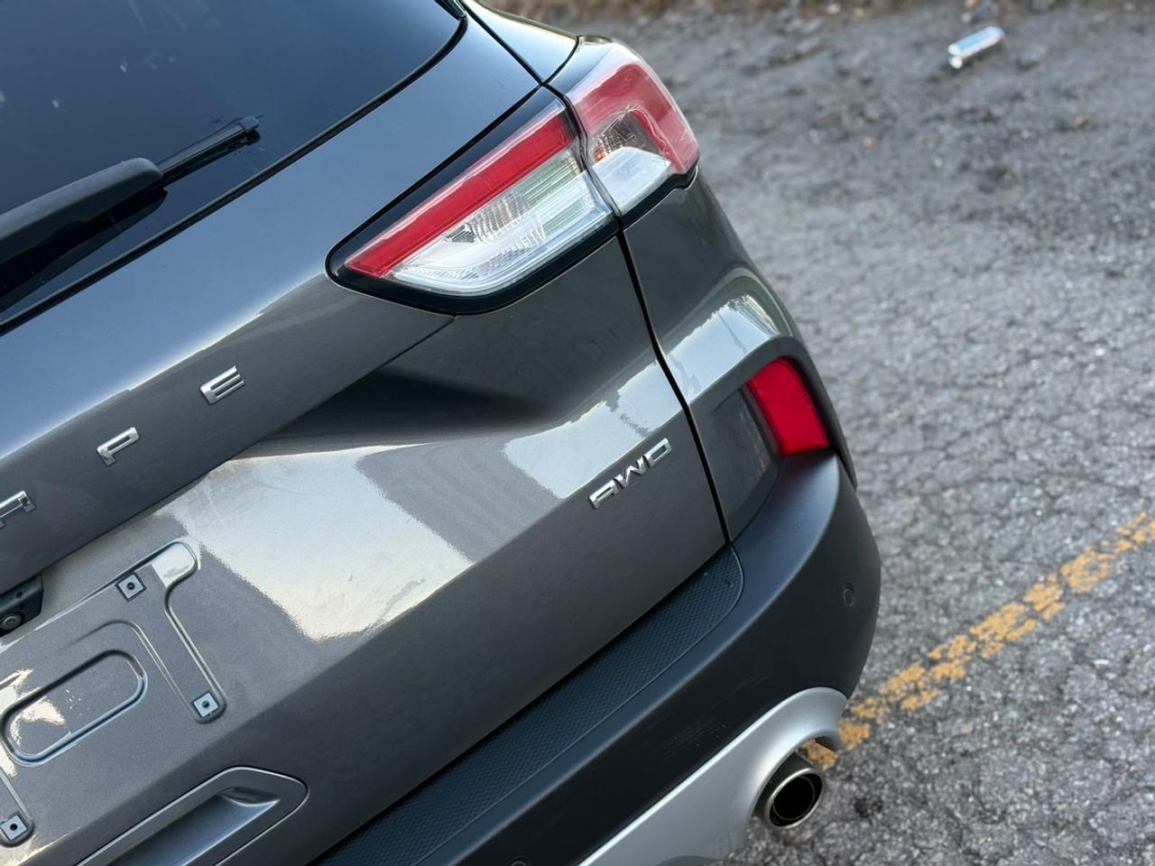 2021 Ford Escape SEL Photo