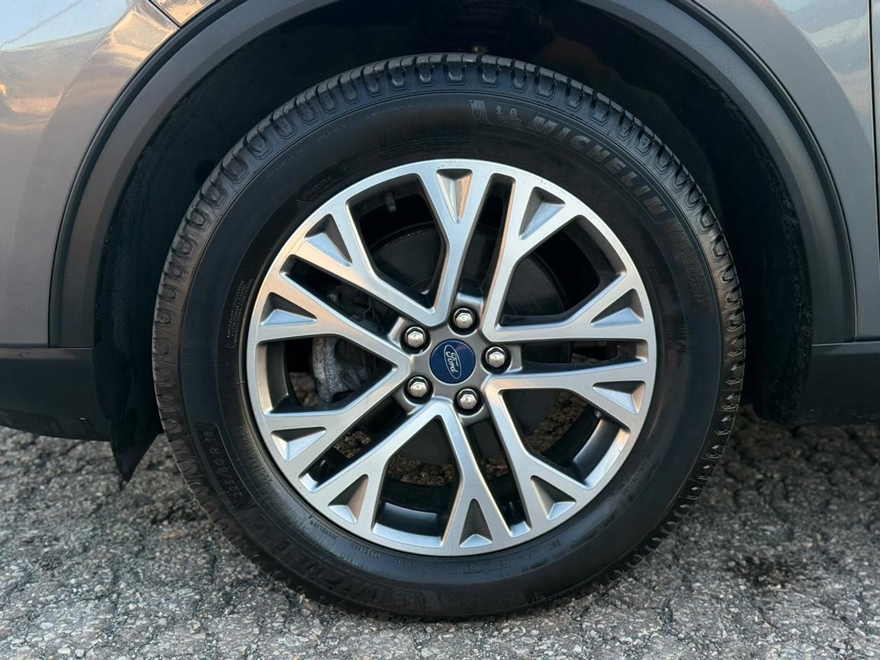 2021 Ford Escape SEL Photo