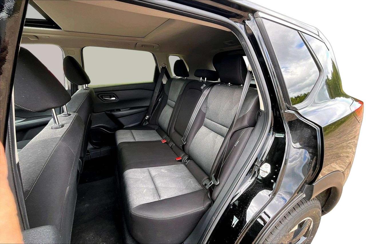 2024 Nissan Rogue SV   Heated Seats   CarPlay   AWD Photo