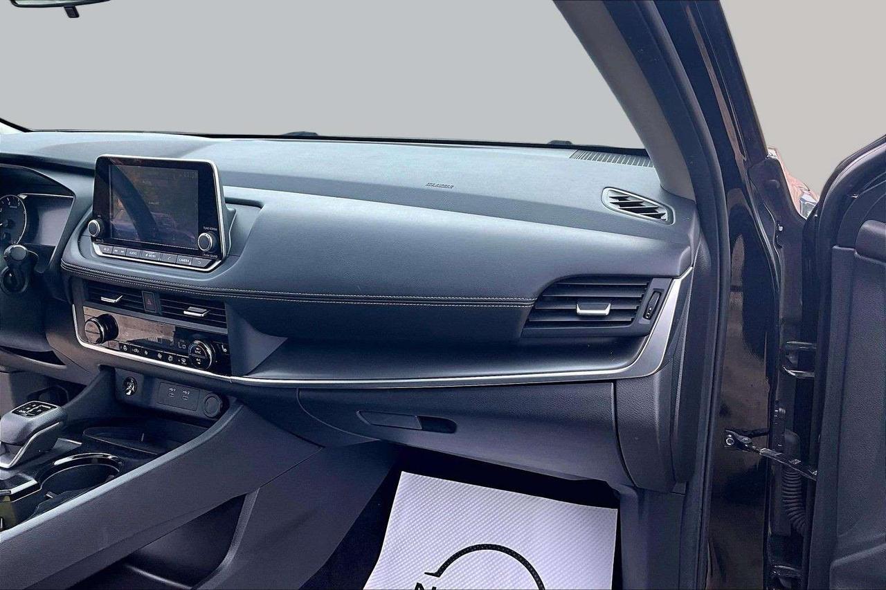 2024 Nissan Rogue SV   Heated Seats   CarPlay   AWD Photo