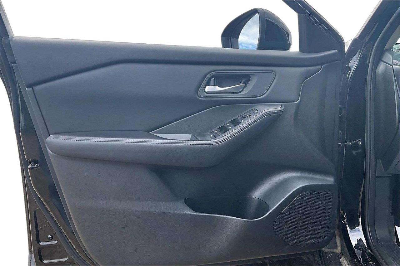 2024 Nissan Rogue SV   Heated Seats   CarPlay   AWD Photo