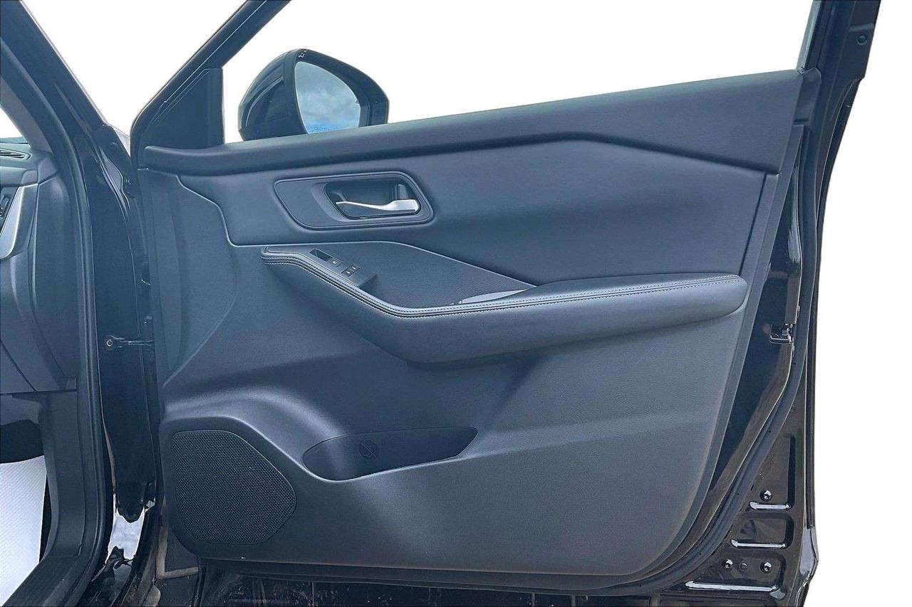 2024 Nissan Rogue SV   Heated Seats   CarPlay   AWD Photo
