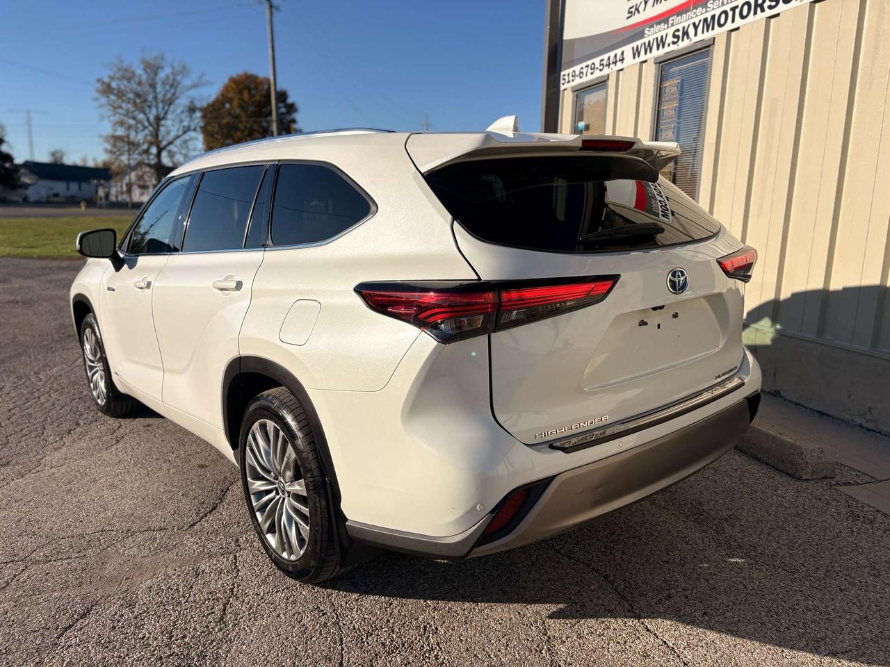 2021 Toyota Highlander Hybrid Limited Photo