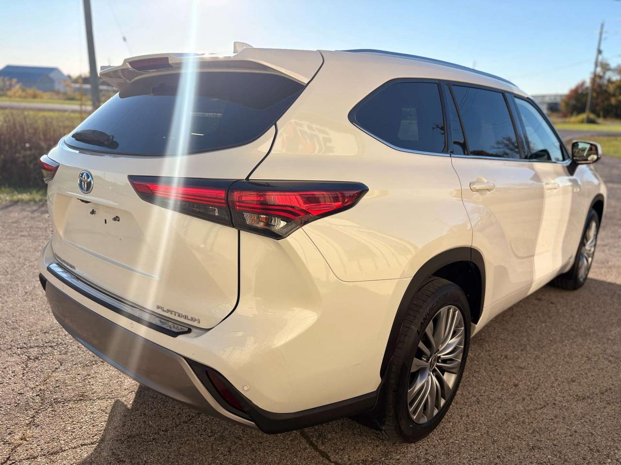 2021 Toyota Highlander Hybrid Limited Photo