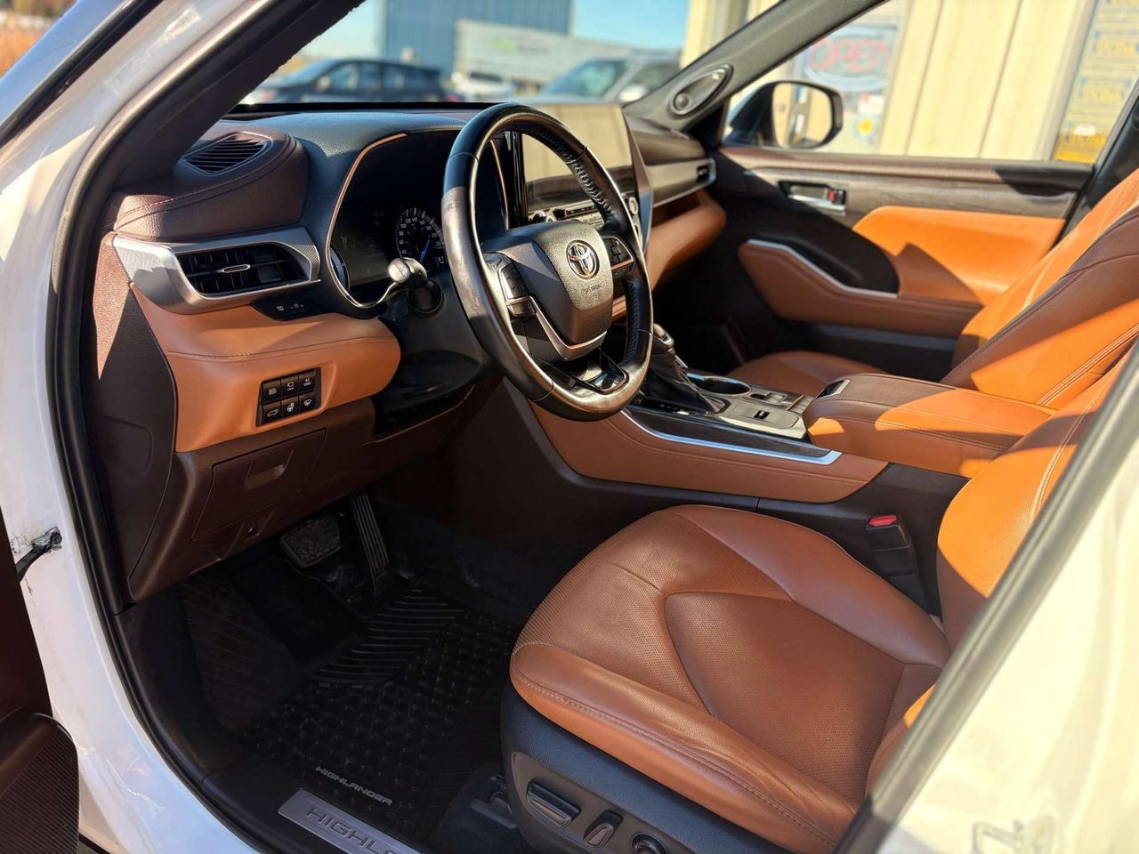 2021 Toyota Highlander Hybrid Limited Photo